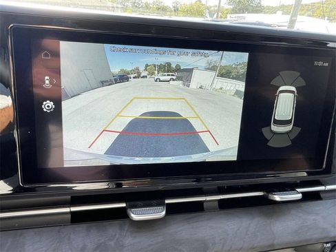 Used 2024 Kia Carnival EX image 20