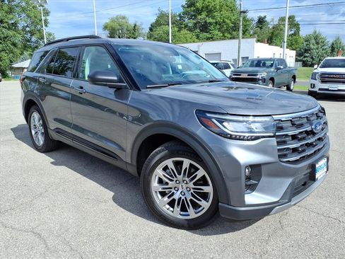 Used 2026 Ford Explorer Active w/ Active Comfort Package AWD/4WD image 2
