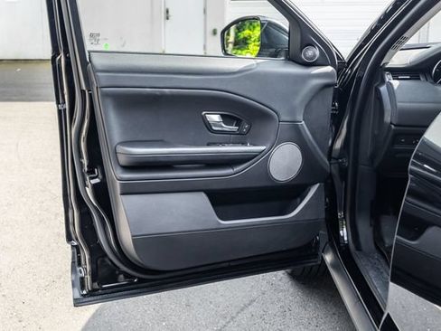 Used 2019 Land Rover Range Rover Evoque SE AWD/4WD image 23