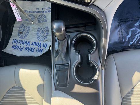 Used 2024 Toyota Camry SE image 23