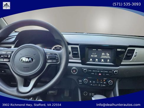 Used 2018 Kia Niro LX FWD image 29