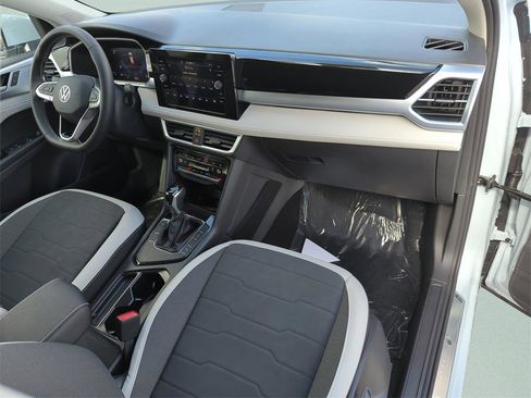 New 2026 Volkswagen Taos SE image 17