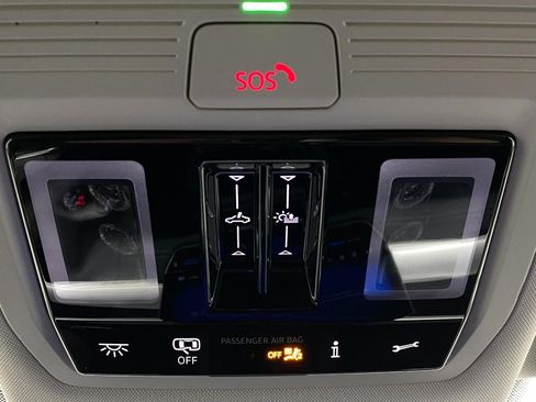 New 2025 Volkswagen Tiguan SE image 24