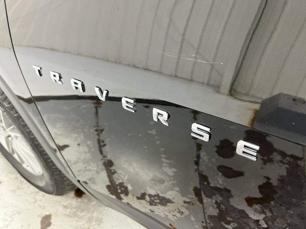 Used 2022 Chevrolet Traverse LT FWD image 26