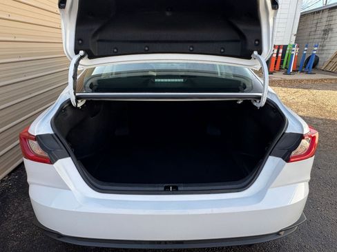 Used 2025 Toyota Camry SE image 31