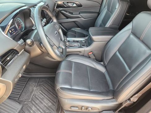 Used 2023 Chevrolet Traverse RS FWD image 14