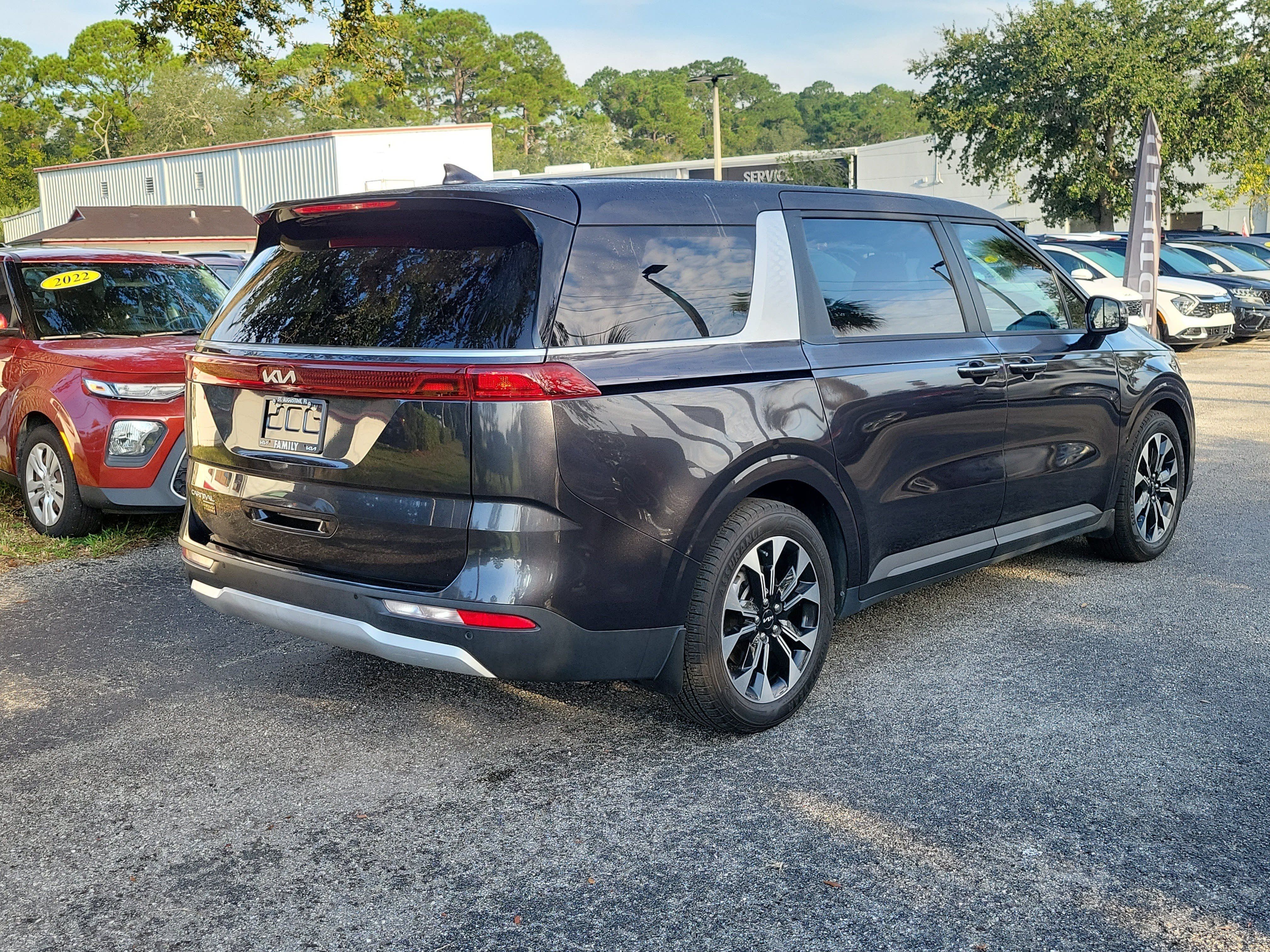 Certified 2023 Kia Carnival EX FWD image 6