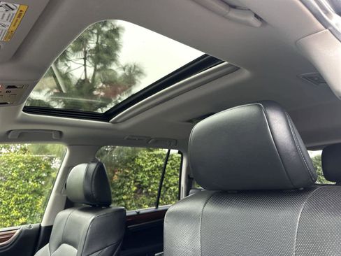 Used 2019 Lexus LX 570 4WD image 32