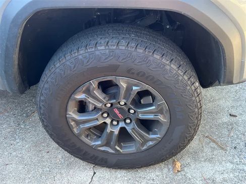 Used 2024 GMC Canyon Elevation w/ Elevation Premium Package image 11