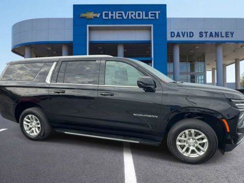 Used 2025 Chevrolet Suburban LT AWD/4WD image 9