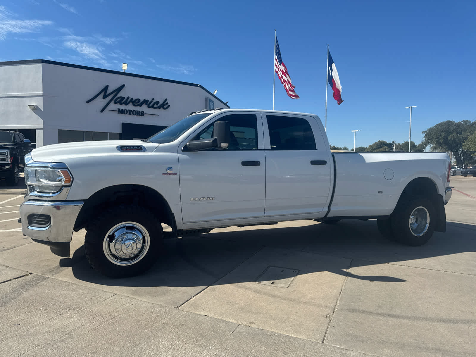 Used 2022 RAM 3500 Tradesman w/ Chrome Appearance Group AWD/4WD image 1