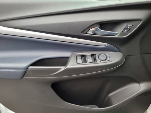 Used 2022 Chevrolet Bolt EUV LT w/ Convenience Package image 18