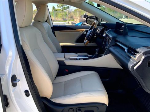 Used 2022 Lexus RX 350L w/ Premium Package image 9