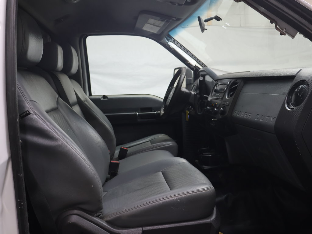 Used 2015 Ford F550 2WD Regular Cab Super Duty image 9