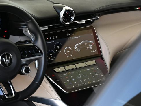 Used 2024 Maserati GranTurismo Modena AWD/4WD image 32