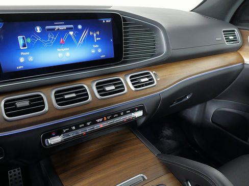 Used 2024 Mercedes-Benz GLS 450 4MATIC w/ AMG Line Exterior image 53