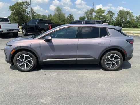 Used 2025 Chevrolet Equinox EV LT w/ LPO, All-Weather Mat Package FWD image 8