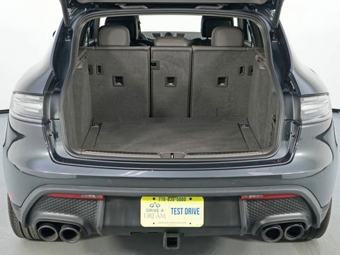 Used 2023 Porsche Macan image 10