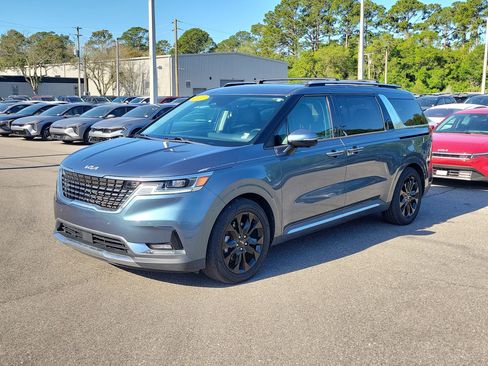 Used 2022 Kia Carnival SX image 3