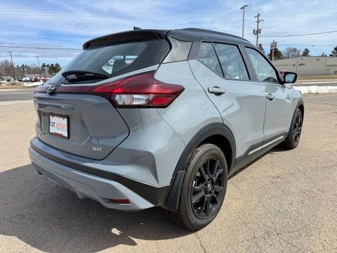 Used 2023 Nissan Kicks SR w/ SR Premium Package FWD image 7