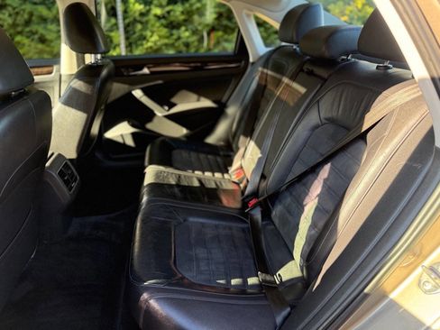 Used 2015 Volkswagen Passat TDI SEL Premium image 31