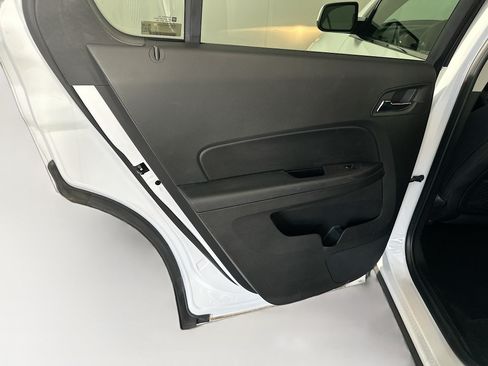 Used 2017 Chevrolet Equinox LT w/ Convenience Package FWD image 24