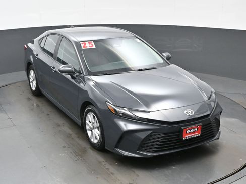 Used 2025 Toyota Camry LE image 33