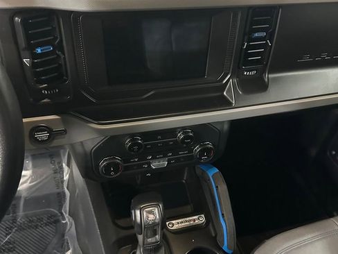 Used 2022 Ford Bronco Black Diamond image 16