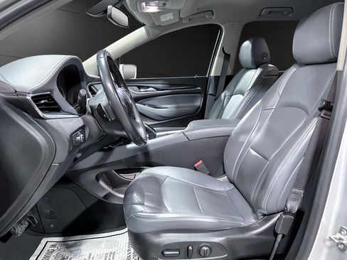 Used 2020 Buick Enclave Essence image 12