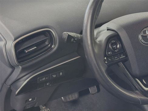 Used 2022 Toyota Prius AWD image 17