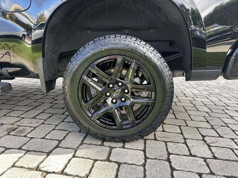 Used 2024 Chevrolet Silverado 1500 LT Trail Boss w/ LT Trail Boss Premium Package AWD/4WD image 11