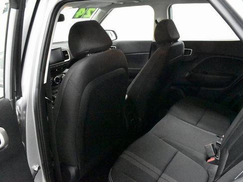 Used 2024 Hyundai Venue SEL image 16