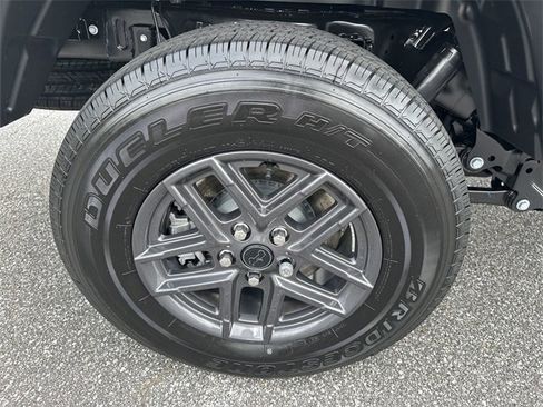 New 2025 Jeep Gladiator Sport image 17