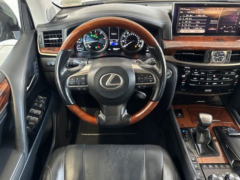 Used 2017 Lexus LX 570 4WD w/ Luxury Package image 18