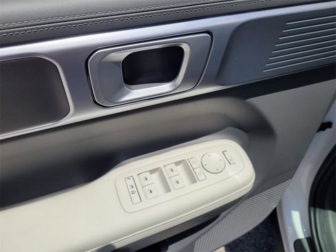 Certified 2025 Hyundai Santa Fe SEL image 8