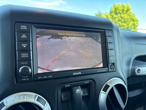 Used 2014 Jeep Wrangler Sahara w/ Connectivity Group AWD/4WD image 28