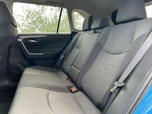 Used 2021 Toyota RAV4 XLE w/ Convenience Package image 13