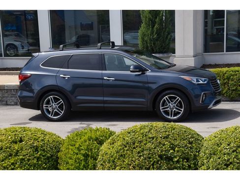 Used 2017 Hyundai Santa Fe SE image 3