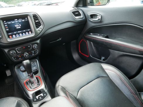Used 2019 Jeep Compass Trailhawk w/ Leather Interior Group AWD/4WD image 11
