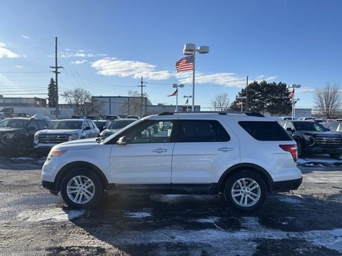Used 2015 Ford Explorer XLT w/ Equipment Group 202A image 8