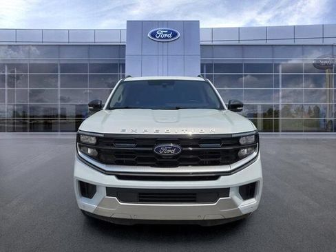 Used 2025 Ford Expedition Platinum AWD/4WD image 3