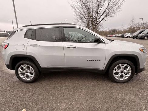 New 2026 Jeep Compass Latitude image 8