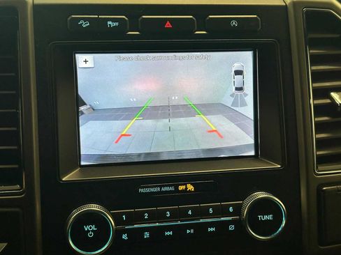 Used 2019 Ford Expedition XLT w/ Equipment Group 201A AWD/4WD image 12