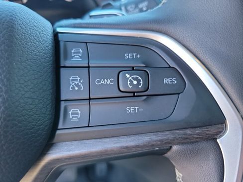 Used 2024 Jeep Grand Cherokee L Limited w/ Luxury Tech Group II image 19