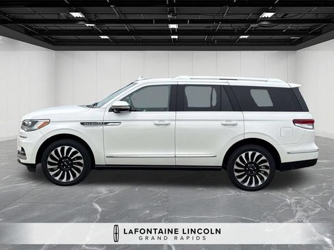 Certified 2024 Lincoln Navigator Black Label AWD/4WD image 2