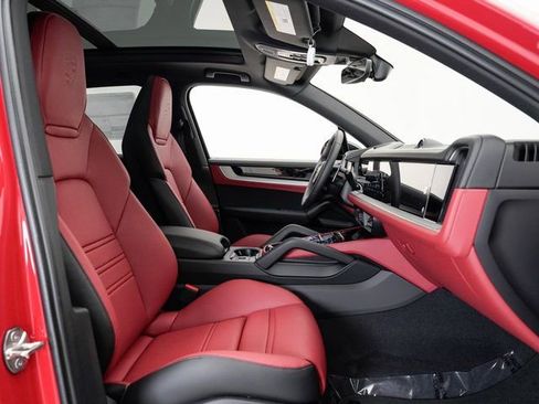 New 2025 Porsche Cayenne S image 25