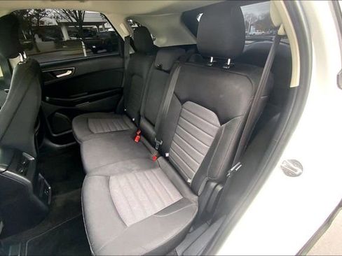 Used 2016 Ford Edge SE image 26