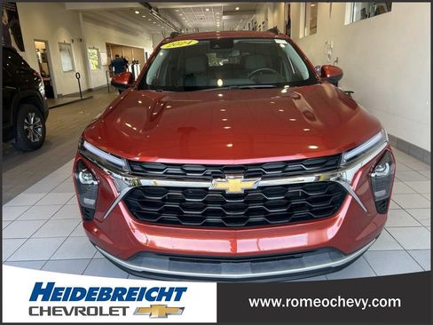 Used 2024 Chevrolet Trax LT w/ Driver Confidence Package FWD image 35