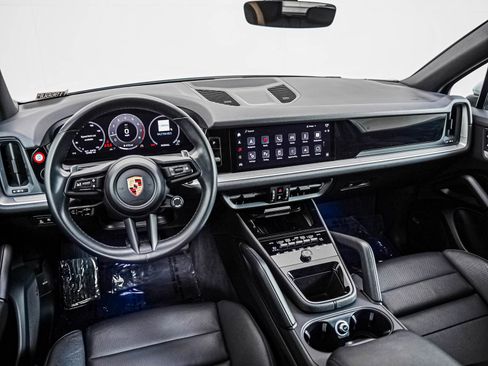 Certified 2024 Porsche Cayenne AWD/4WD image 19