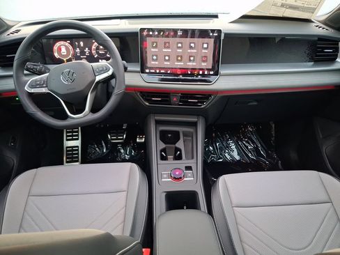 New 2026 Volkswagen Tiguan SE R-Line FWD image 6